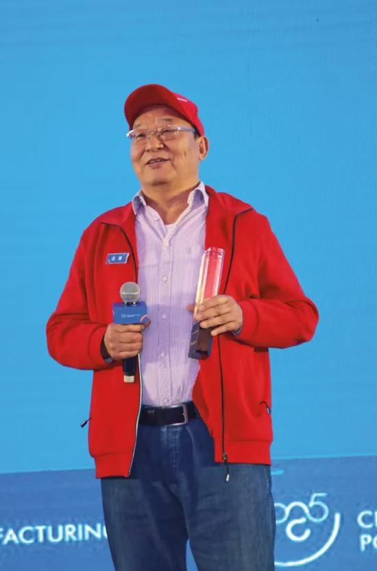 青岛双星创始人发公开信家族内斗！？儿子儿媳妇抢公章、被限制人身自由