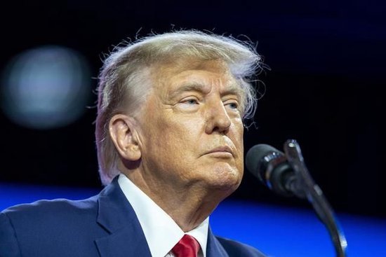 外盘头条：特朗普称或对印度征收20%至25%的关税 苹果又一位AI研究员将跳槽Meta Anthropic正洽谈新一轮融资